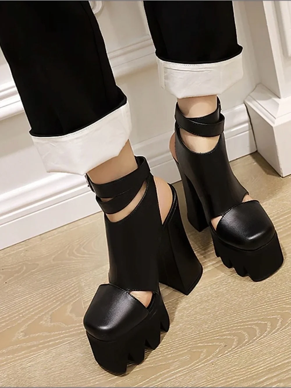 Black Goth Platform Ankle Strap Chunky Heels Buckle Shoes Size 9.5